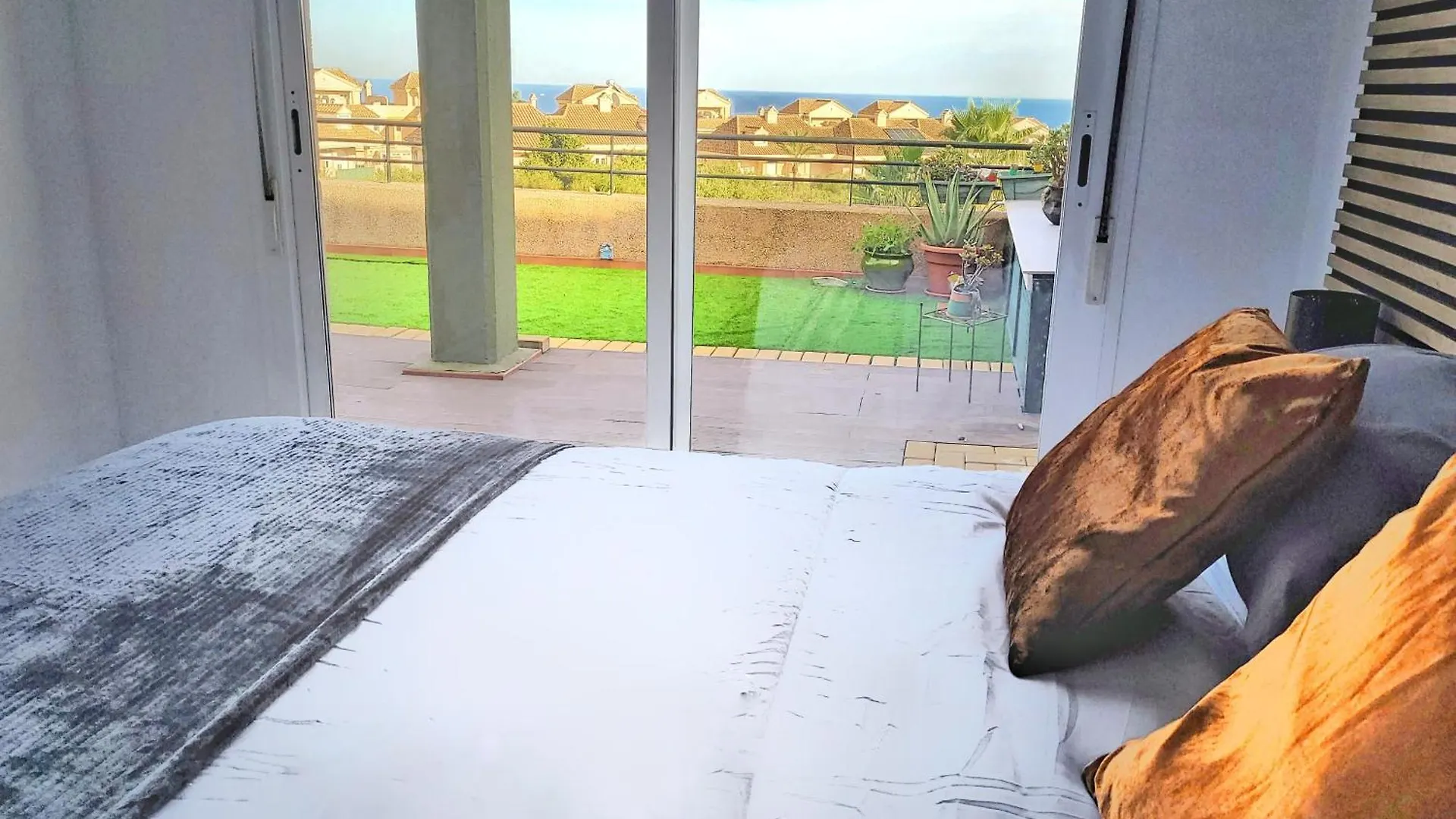 Alcaidesa, Luxury Apartment With Sea Views İspanya